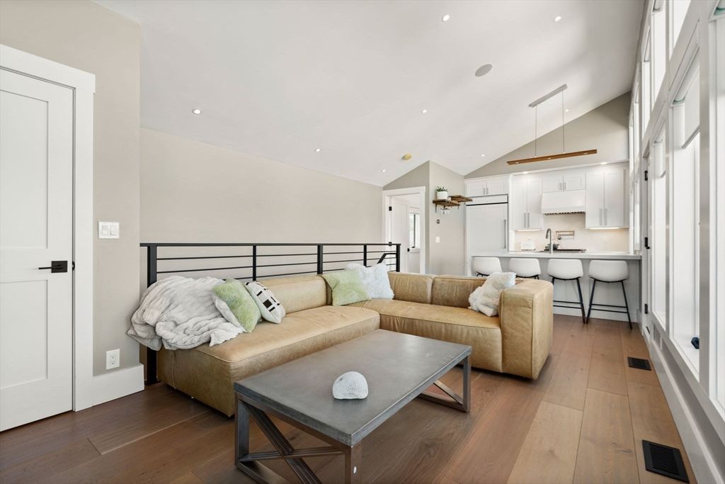 Interior, Kitchen, Living room, Pendant Lights, Recessed Lighting, Wood Texture Flooring