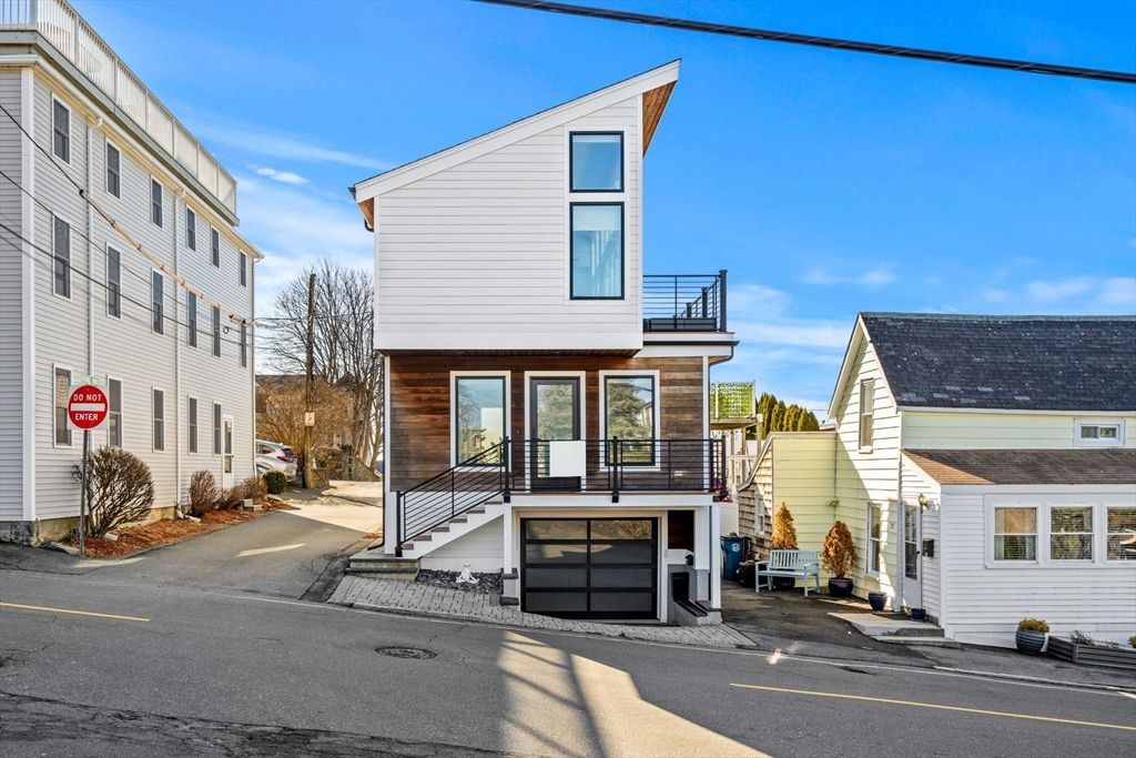 Attached, Exterior, Facade, Modern