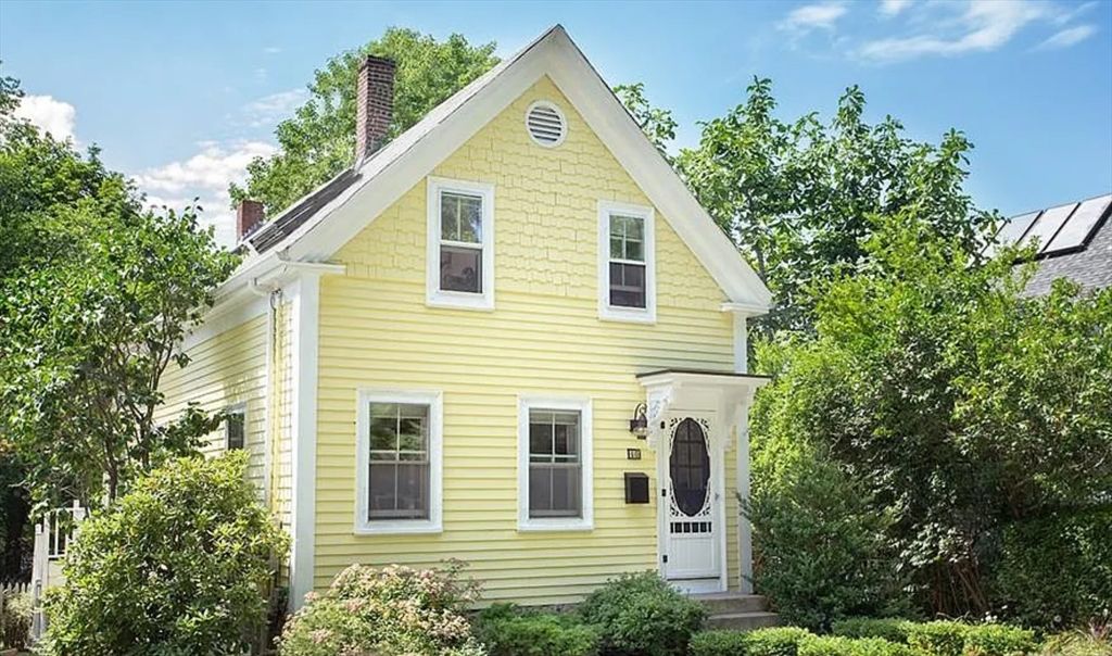 Exterior, Facade, Queen Anne Victorian