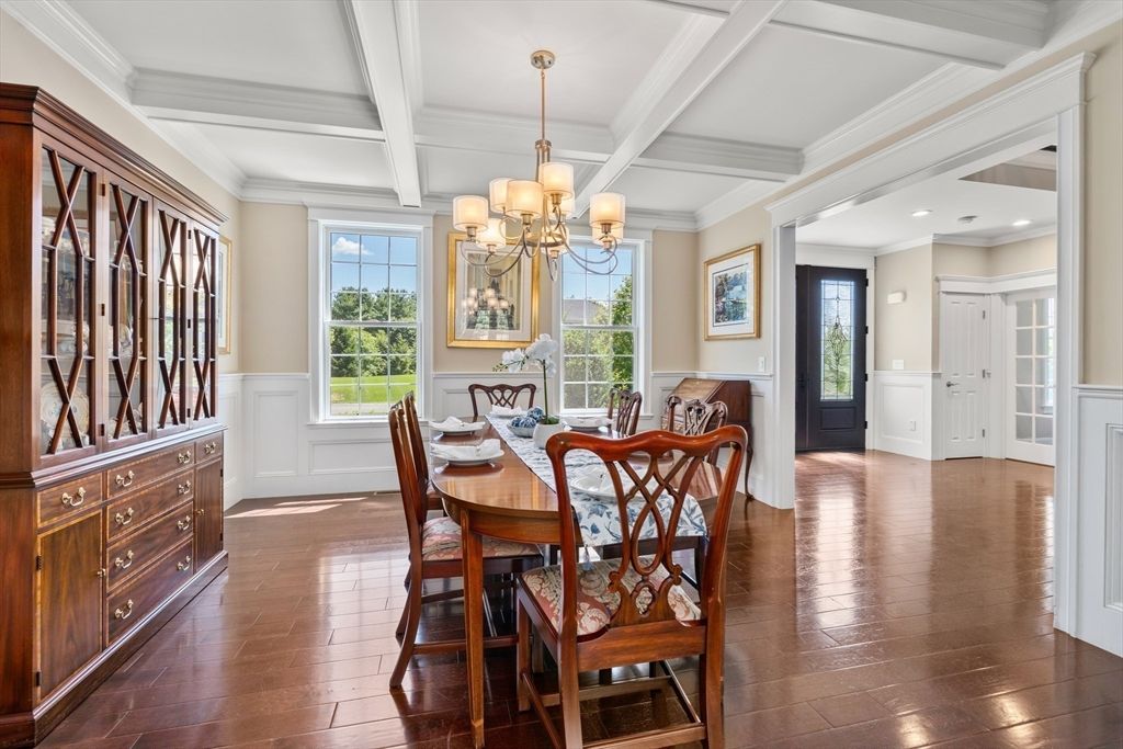 Chandelier, Dining room, Interior, Recessed Lighting, Wood Texture Flooring
