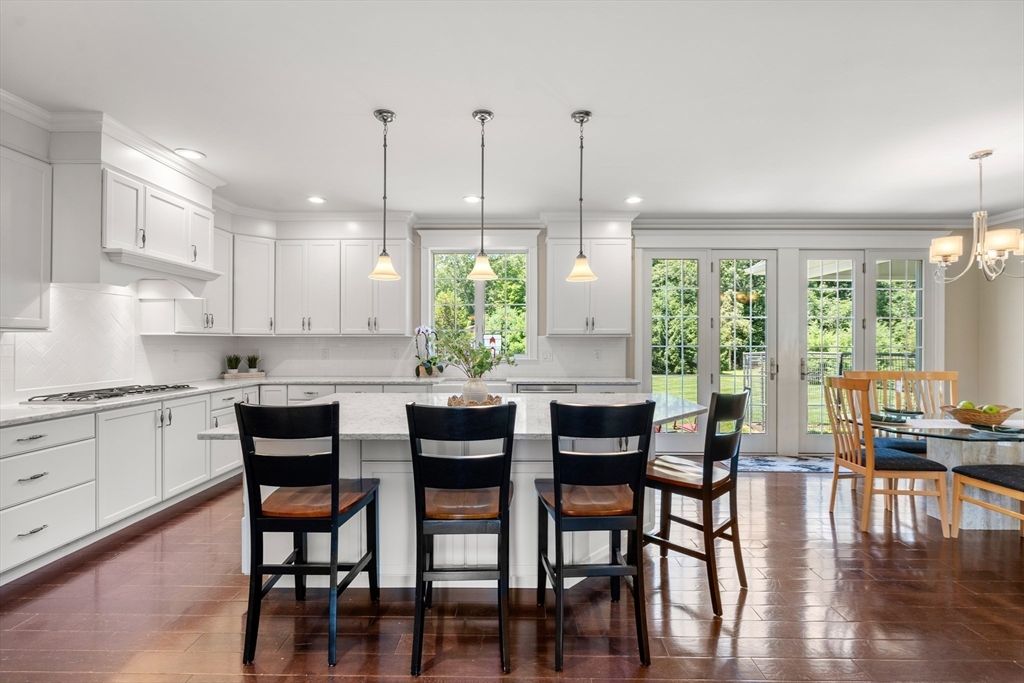Chandelier, Dining room, Interior, Kitchen, Pendant Lights, Recessed Lighting, Wood Texture Flooring