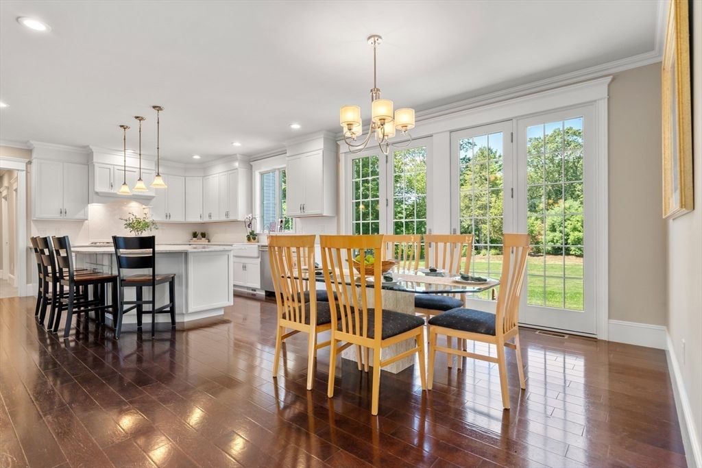 Chandelier, Dining room, Interior, Kitchen, Pendant Lights, Recessed Lighting, Wood Texture Flooring