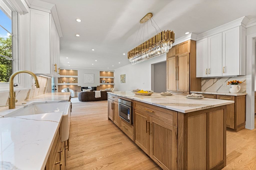 Chandelier, Interior, Kitchen, Living room, Pendant Lights, Recessed Lighting, Wood Texture Flooring