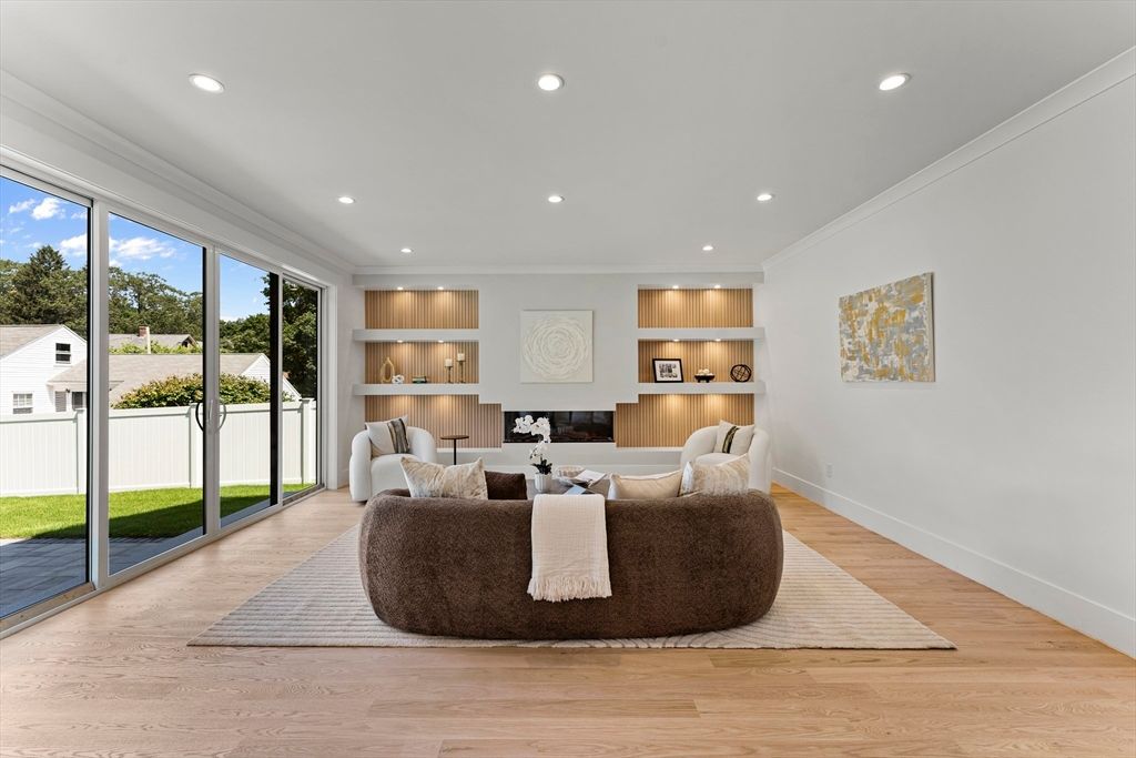 Interior, Living room, Recessed Lighting, Wood Texture Flooring
