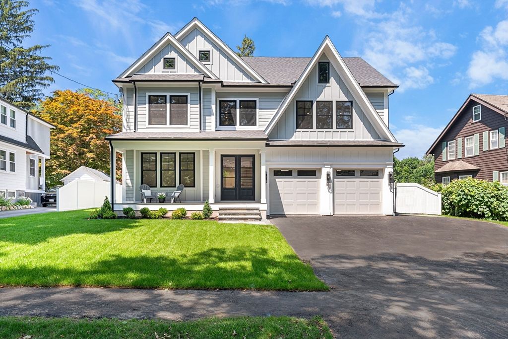 Attached, Exterior, Facade, Farmhouse