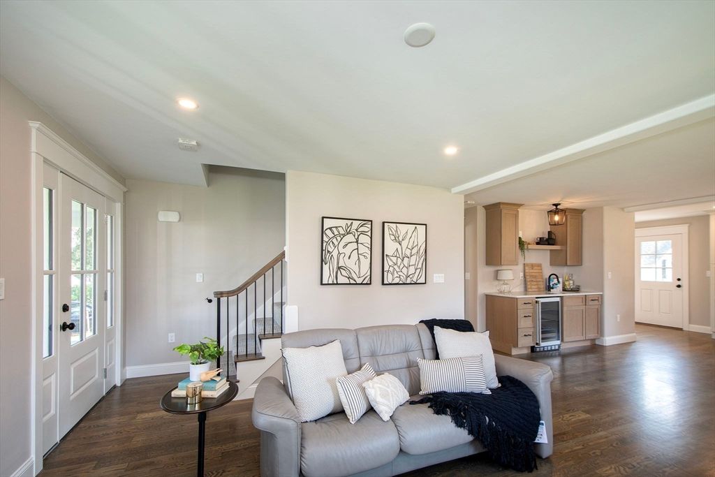 Interior, Kitchen, Living room, Pendant Lights, Recessed Lighting, Wood Texture Flooring