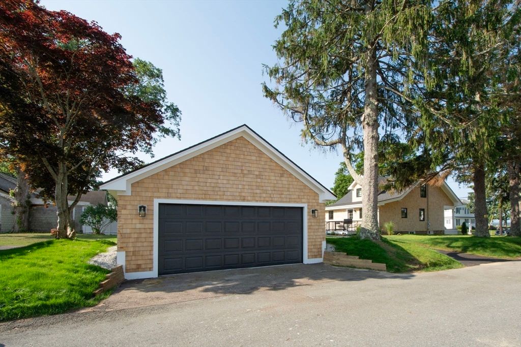 Detached Garage, Exterior