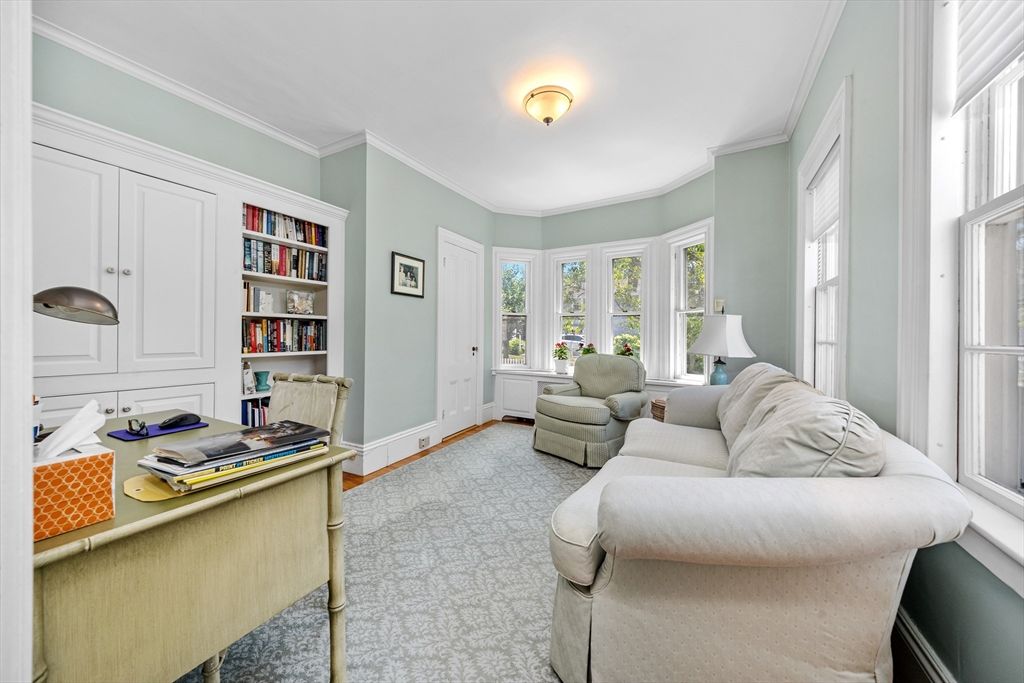 Home Office, Interior