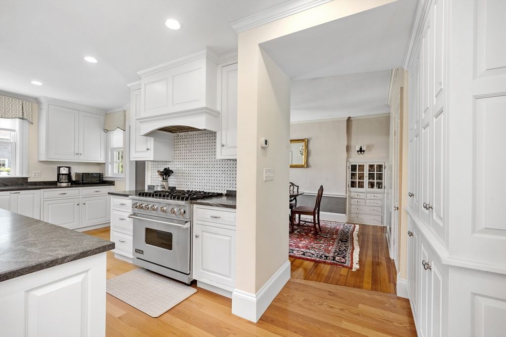 Dining room, Interior, Kitchen, Recessed Lighting, Wood Texture Flooring