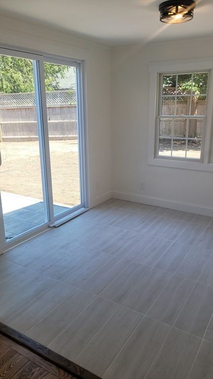 Empty room, Interior