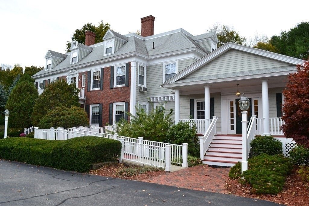 Exterior, Facade, Brick Facade, Georgian