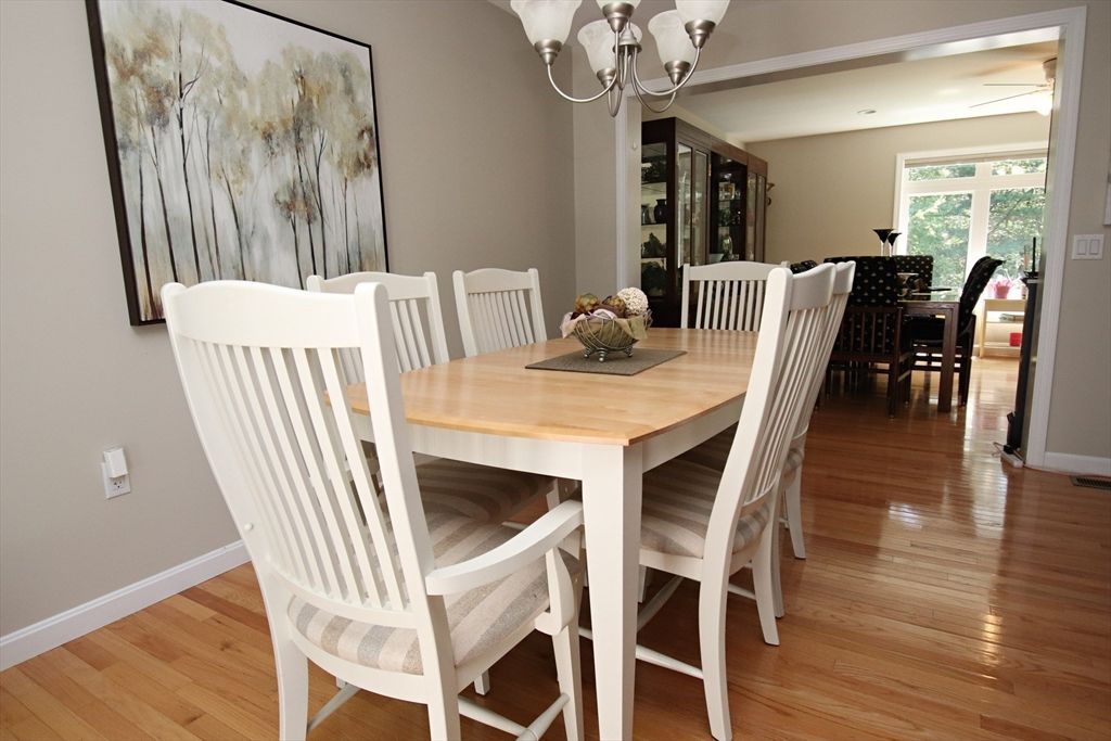 Chandelier, Dining room, Interior, Recessed Lighting, Wood Texture Flooring