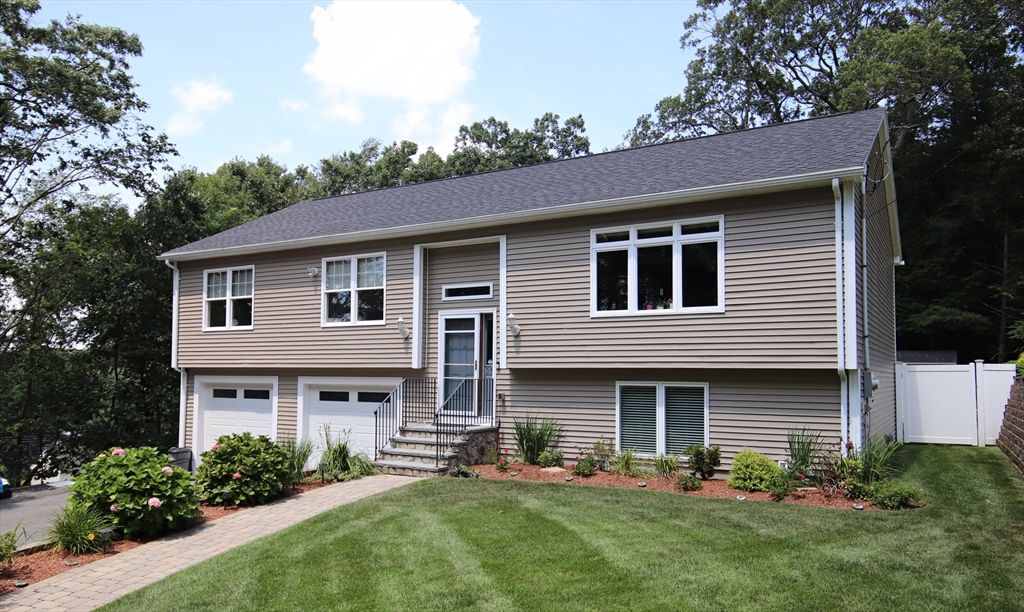 Attached, Exterior, Facade, Raised Ranch