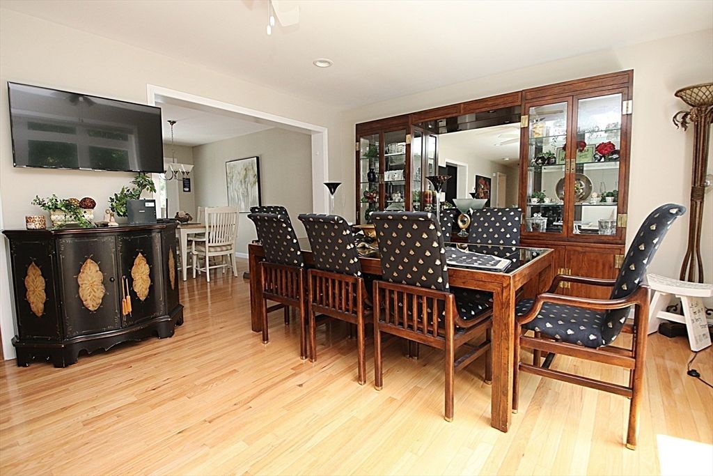 Dining room, Interior, Recessed Lighting, Wood Texture Flooring