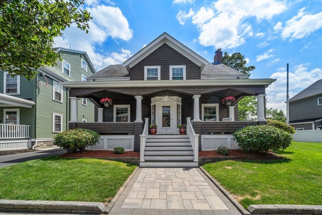 Exterior, Facade, Queen Anne Victorian