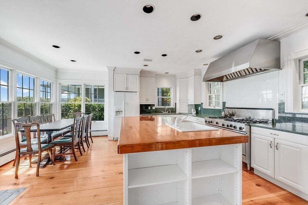Dining room, Interior, Kitchen, Recessed Lighting, Stainless Steel Appliances, Wood Texture Flooring