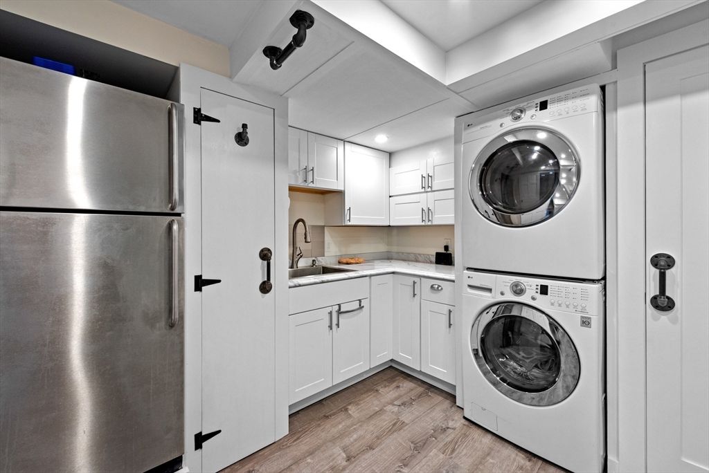 Interior, Kitchen, Recessed Lighting, Washer, Wood Texture Flooring
