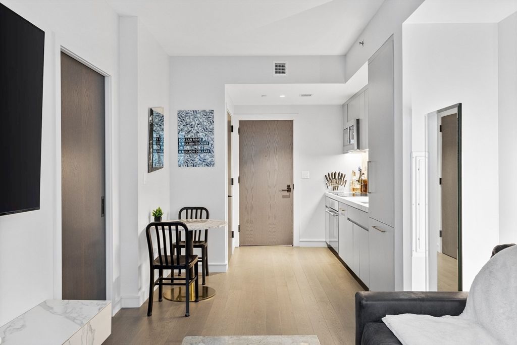 Interior, Recessed Lighting, Wood Texture Flooring