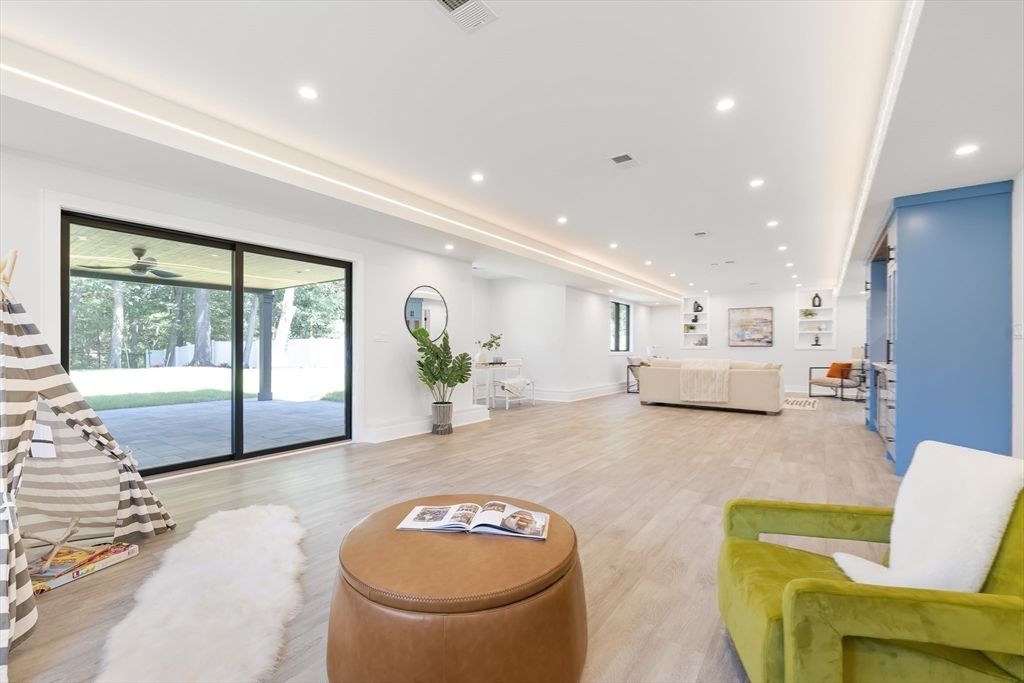 Interior, Living room, Recessed Lighting, Wood Texture Flooring
