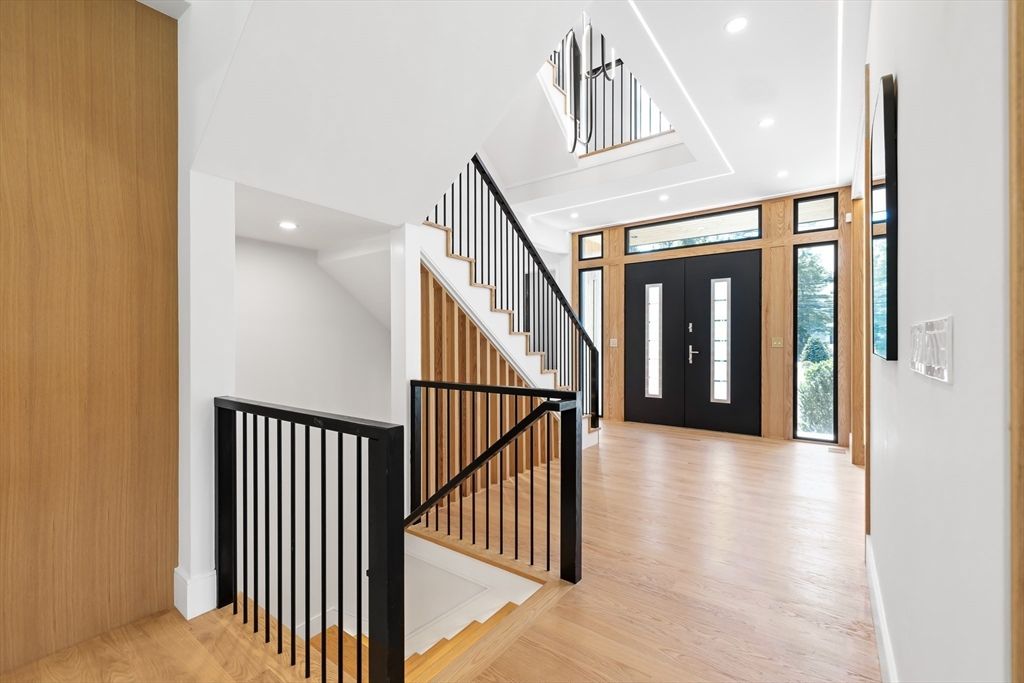 Interior, Recessed Lighting, Wood Texture Flooring