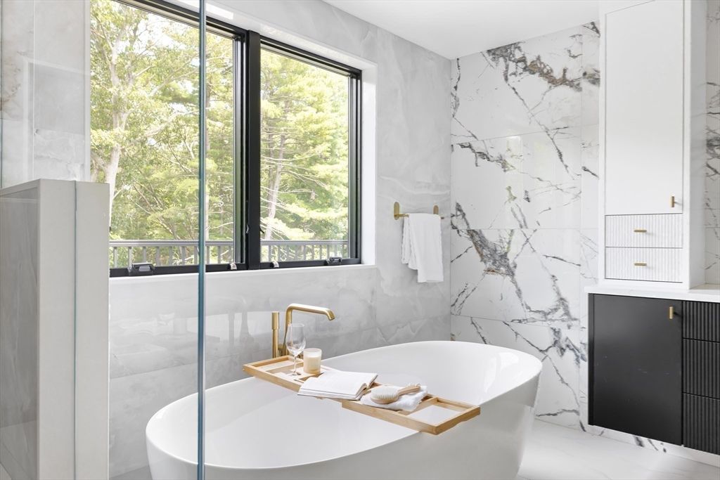 Bathroom, Free Standing Baths, Interior, Marble, Marble Walls