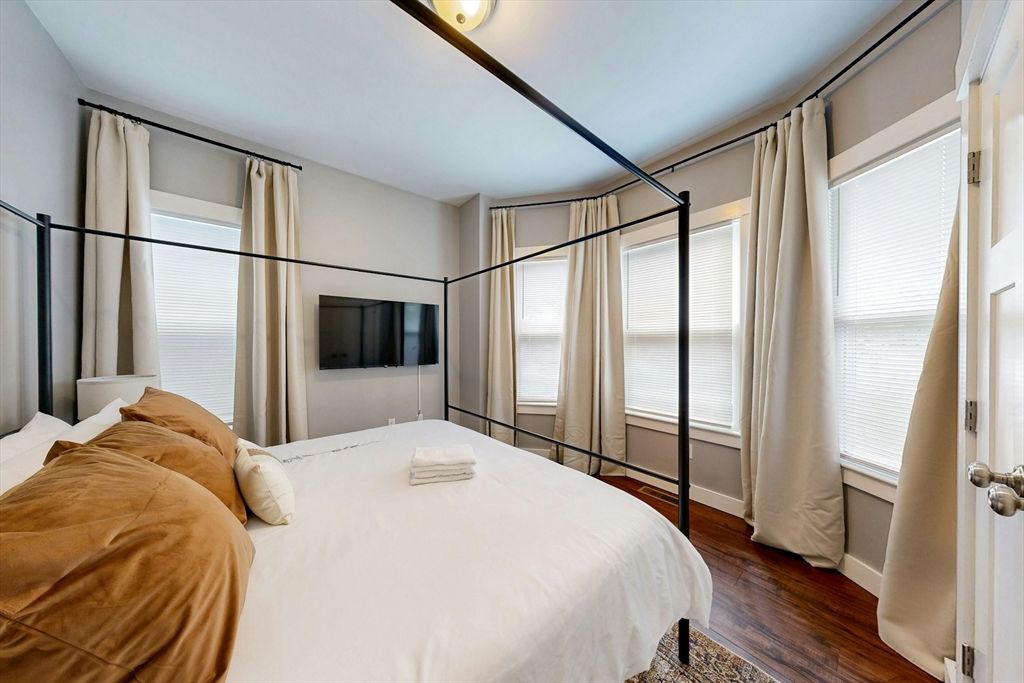 Bedroom, Interior, Water, Wood Texture Flooring