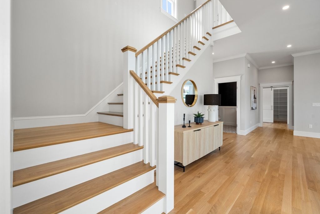 Interior, Recessed Lighting, Wood Texture Flooring