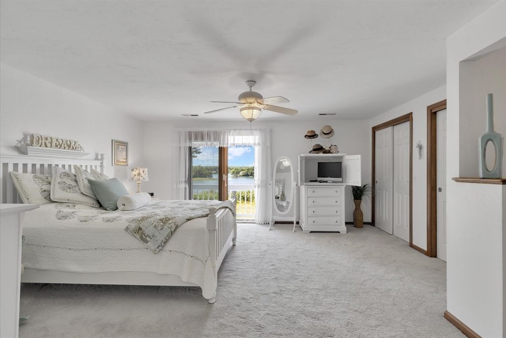 Bedroom, Interior, Water