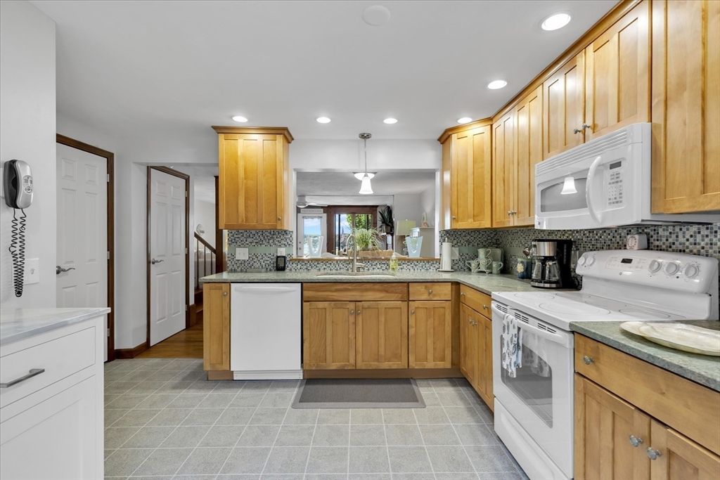 Interior, Kitchen, Pendant Lights, Recessed Lighting