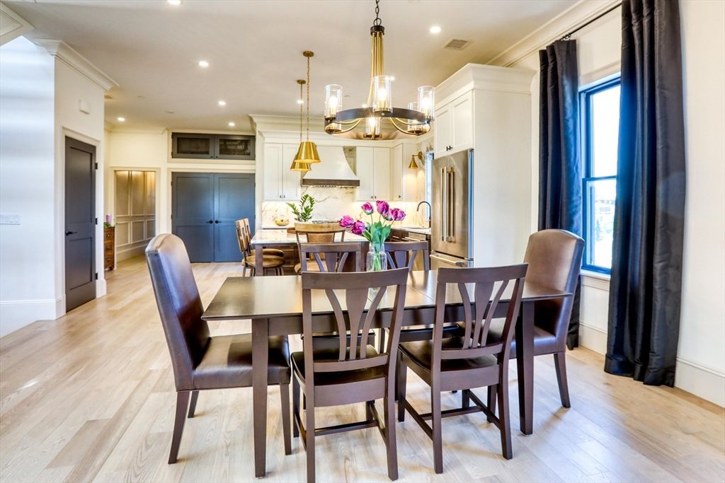 Chandelier, Dining room, Interior, Kitchen, Pendant Lights, Recessed Lighting, Wood Texture Flooring