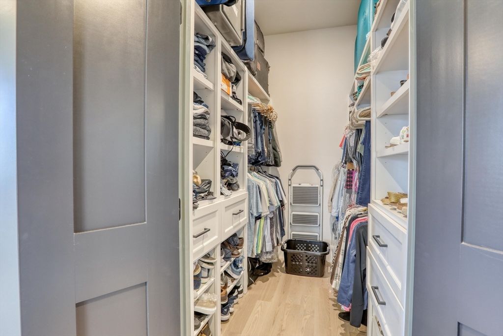 Interior, Walk-in Closets, Wood Texture Flooring