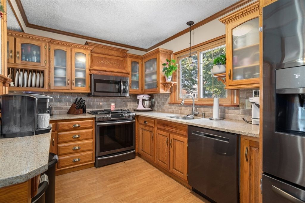 Interior, Kitchen, Pendant Lights, Wood Texture Flooring