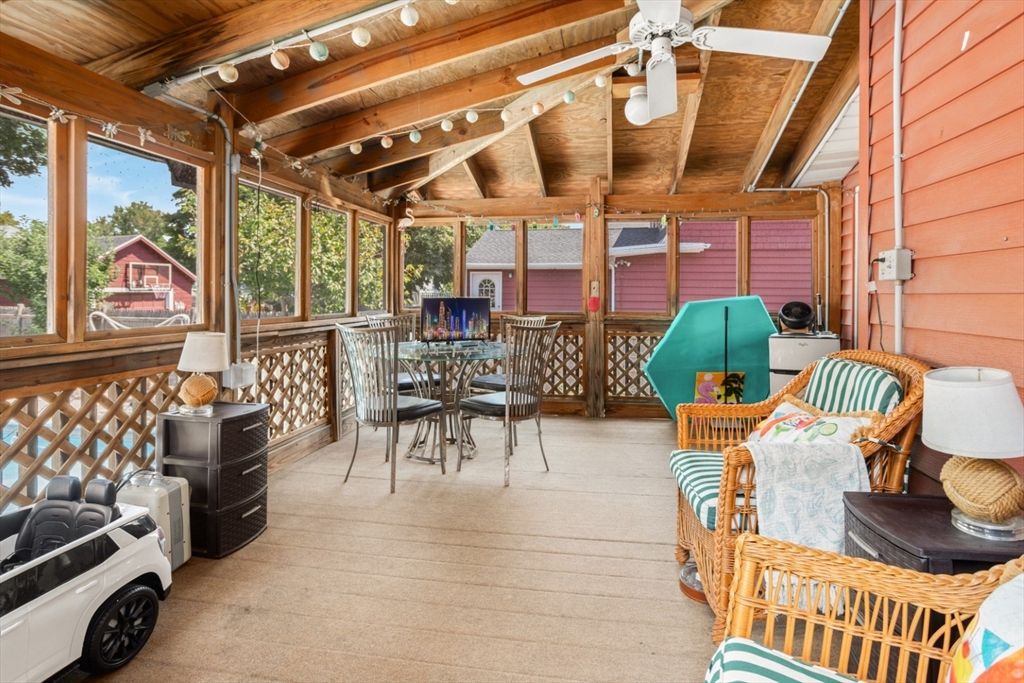Dining room, Interior, Sun Room, Wooden Beams, Wooden Ceilings