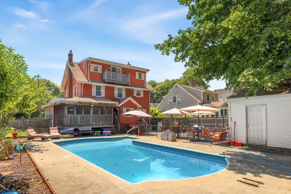 Exterior, Pool