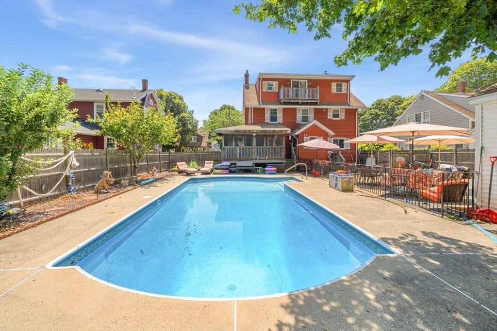Exterior, Pool
