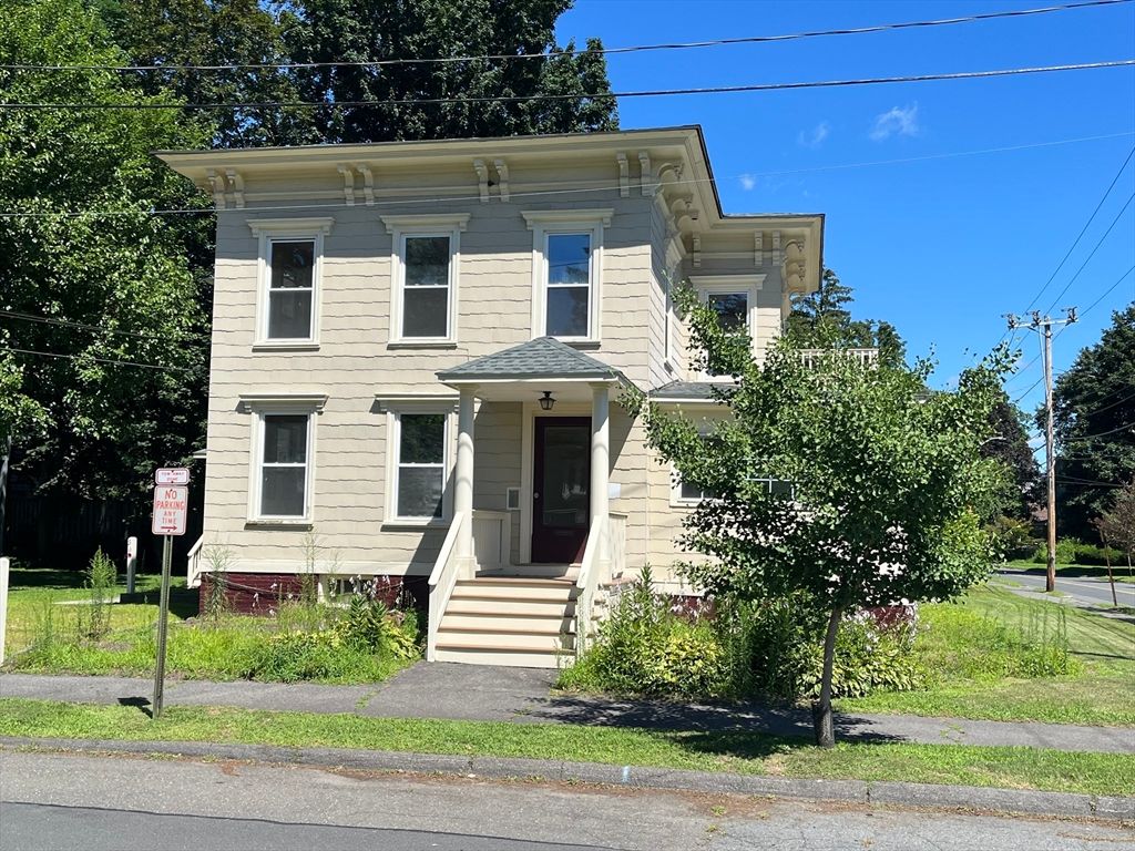 Exterior, Facade, American Foursquare