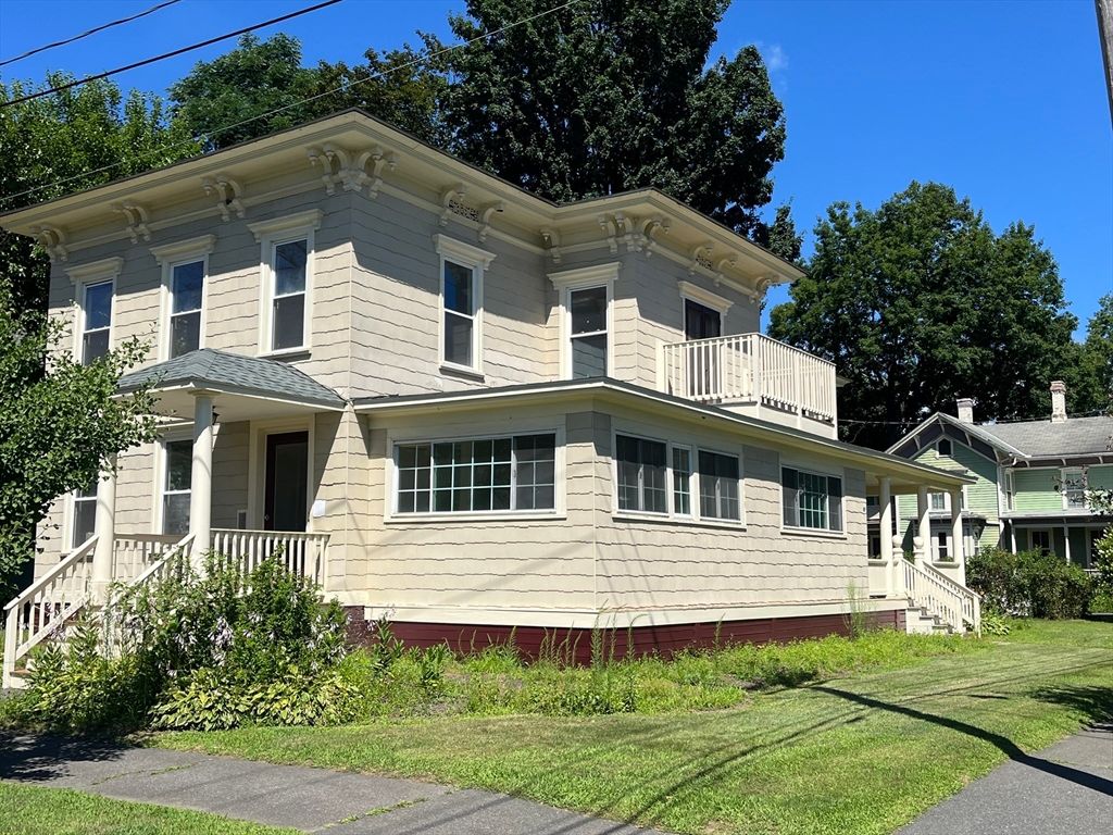 Exterior, Facade, American Foursquare