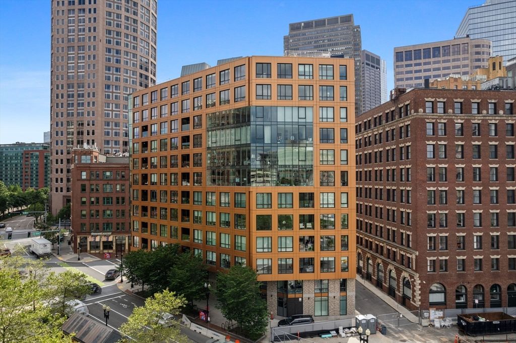 Exterior, Facade, Highrise