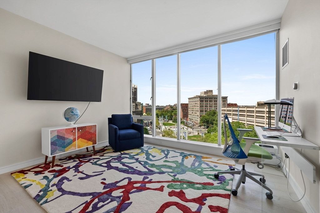 Home Office, Interior