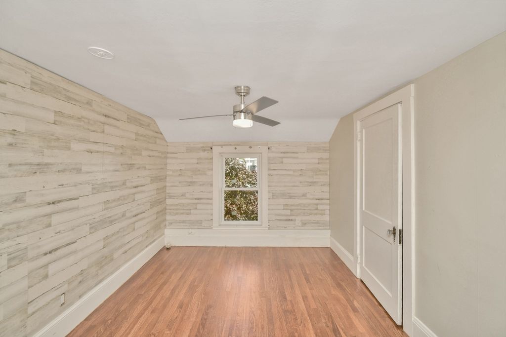 Empty room, Interior, Recessed Lighting, Wood Texture Flooring, Wooden Walls