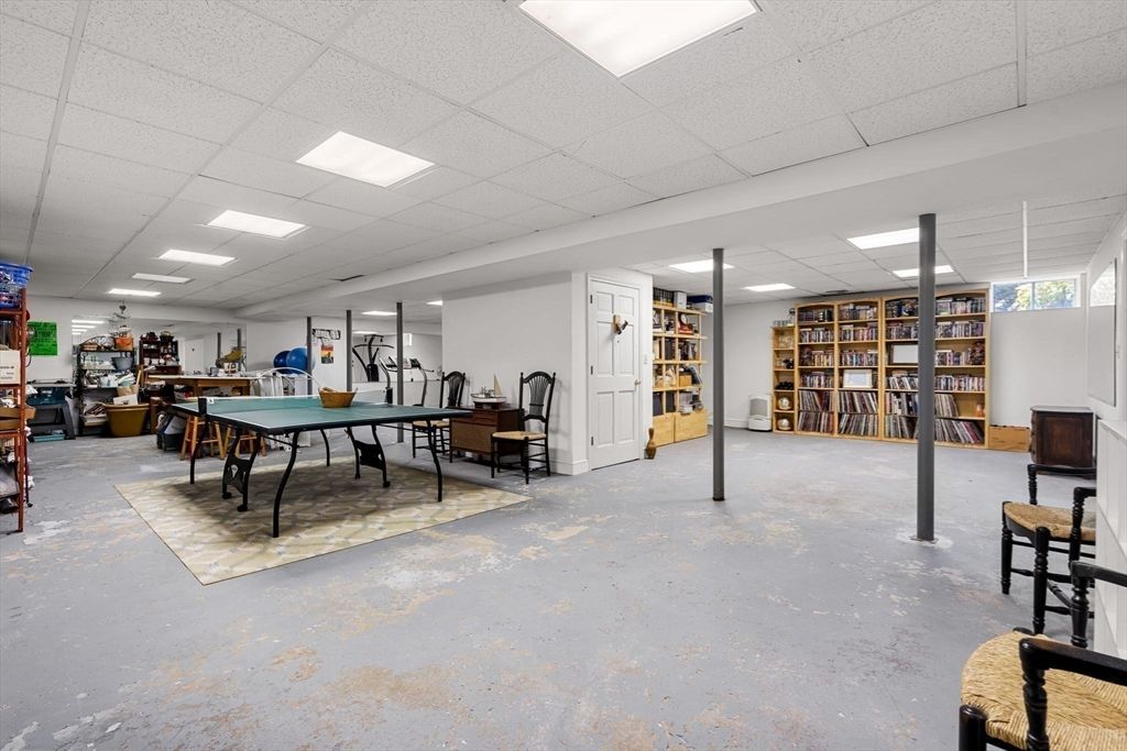 Game Room, Interior, Recessed Lighting
