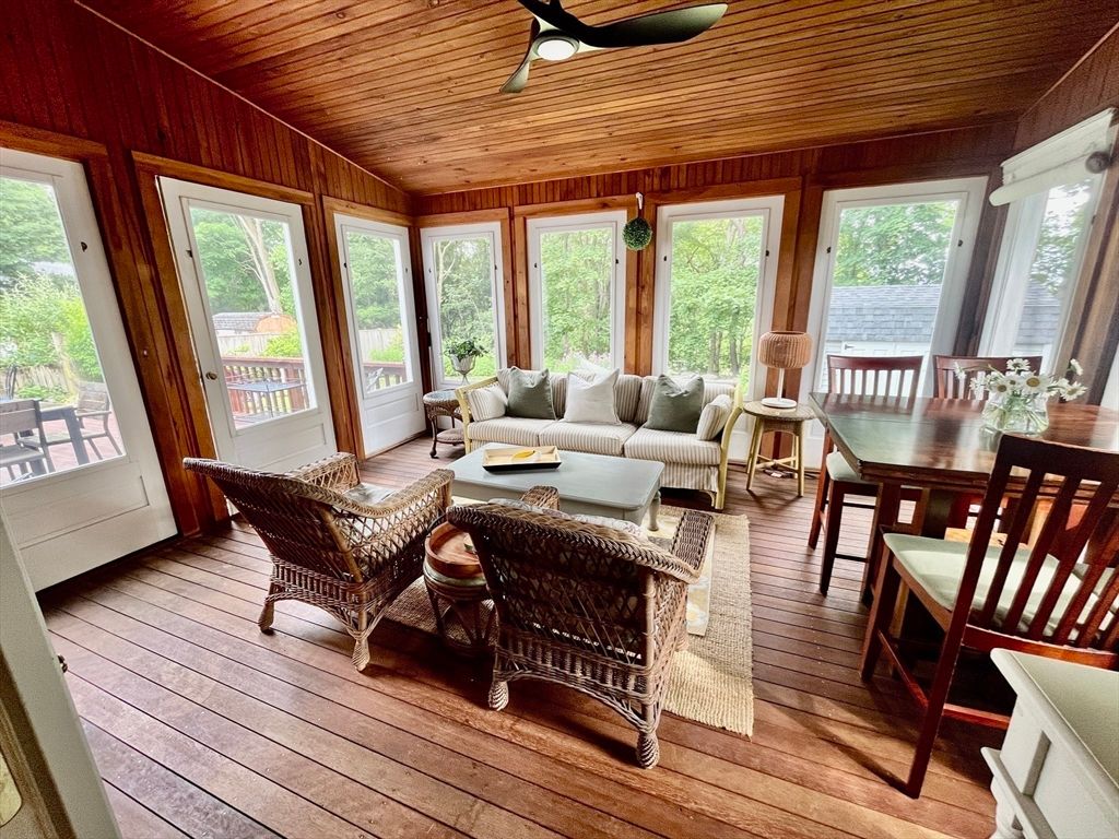 Dining room, Interior, Living room, Sun Room, Wooden Ceilings, Wood Texture Flooring