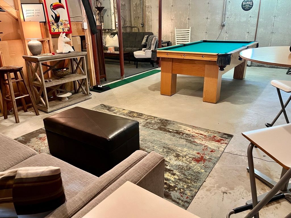 Billiard Table, Game Room, Interior