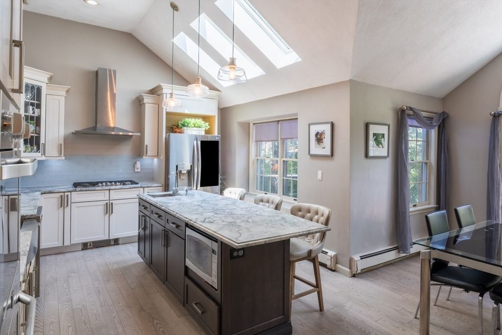 Dining room, Interior, Kitchen, Pendant Lights, Recessed Lighting, Wood Texture Flooring