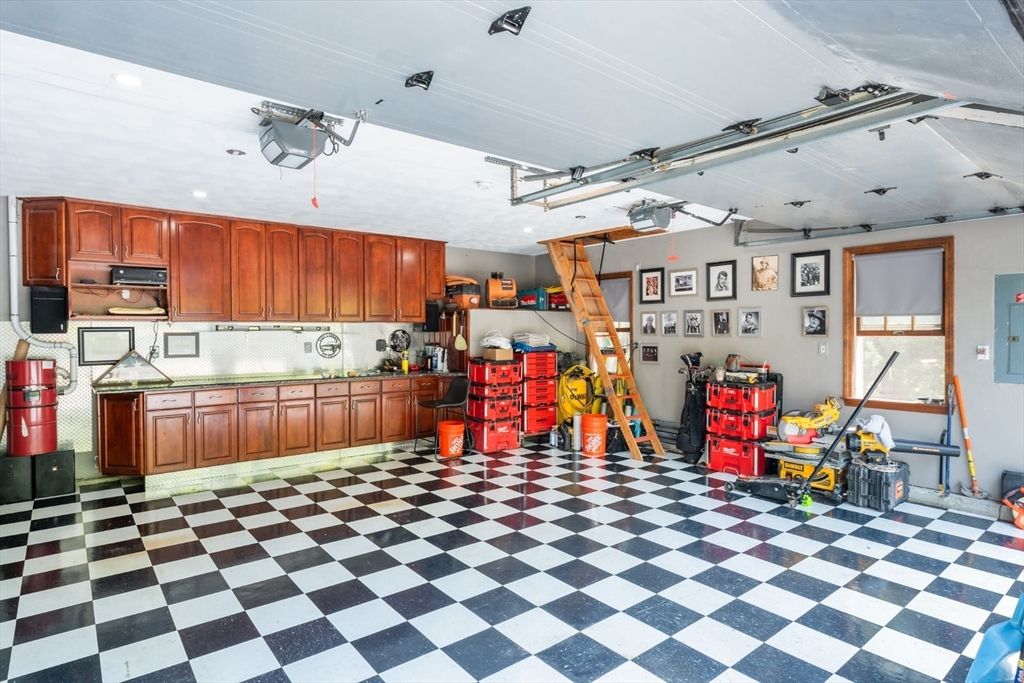 Garage, Interior, Kitchen, Recessed Lighting