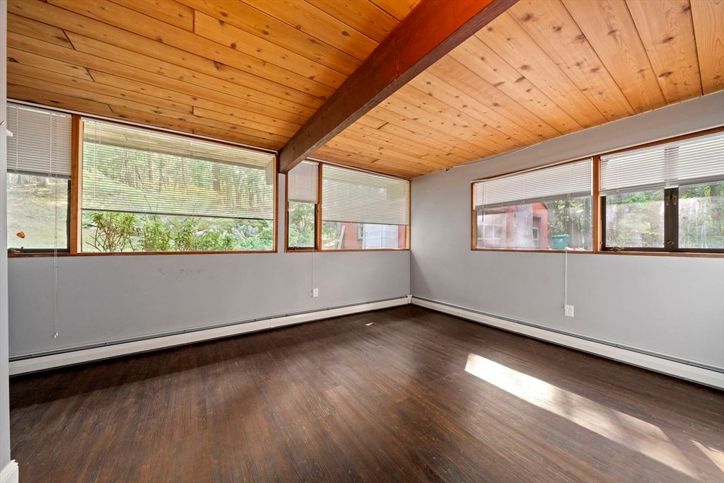 Empty room, Interior, Wooden Beams, Wooden Ceilings, Wood Texture Flooring