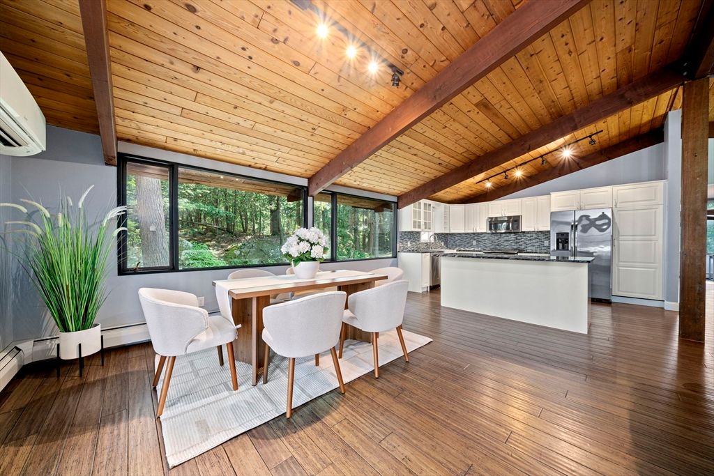 Dining room, Interior, Kitchen, Stainless Steel Appliances, Wooden Beams, Wooden Ceilings, Wood Texture Flooring
