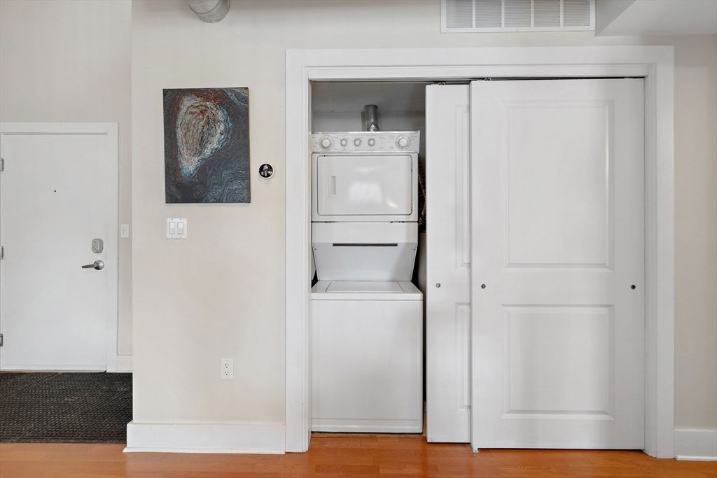 Interior, Utility Closets, Washer, Wood Texture Flooring