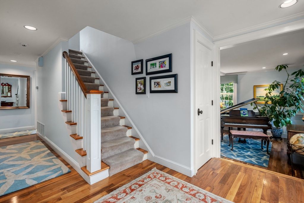 Interior, Piano, Recessed Lighting, Wood Texture Flooring
