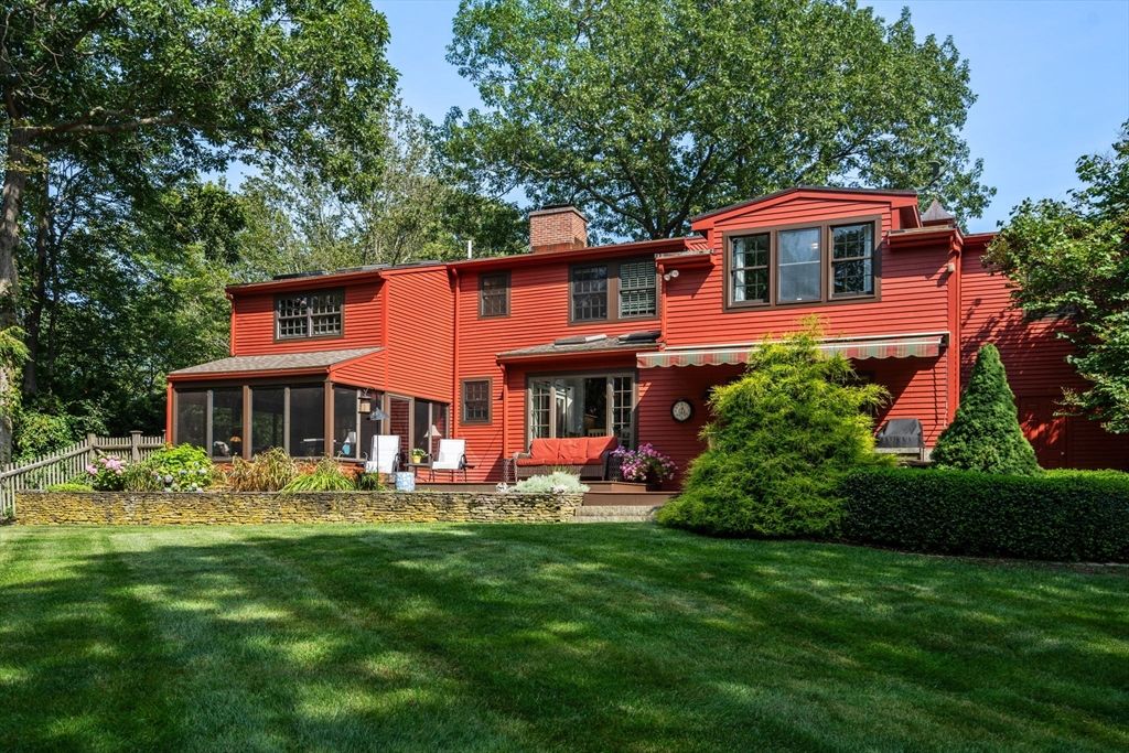 Backyard, Exterior, Facade, Split Level